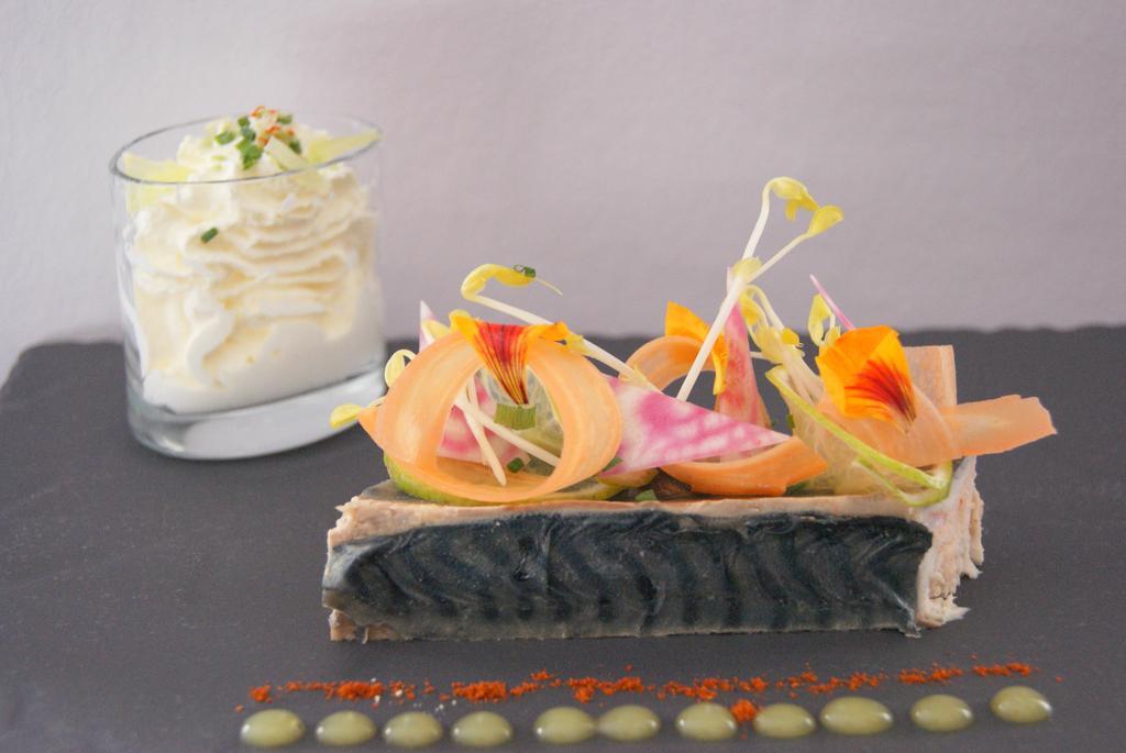 Logis Hotel Restaurant Des Voyageurs Tarnac Exterior photo